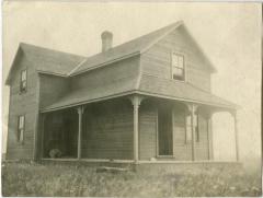 [Maple Grove Farm 1911 : a barn and horse team on the File Hills Colony belonging to a graduate of an Industrial School]