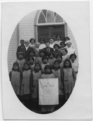 [Elizabeth Long Memorial Home : children and auxiliary women with banner]