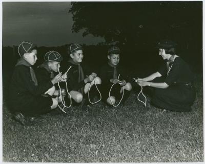 [Knot practice at Cub Scouts]