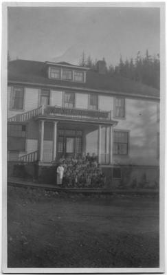 Elizabeth Long Memorial Home, Kitimaat mission : staff and pupils