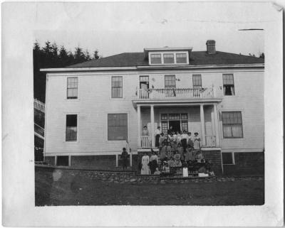 Elizabeth Long Memorial Home, Kitimaat : staff and children