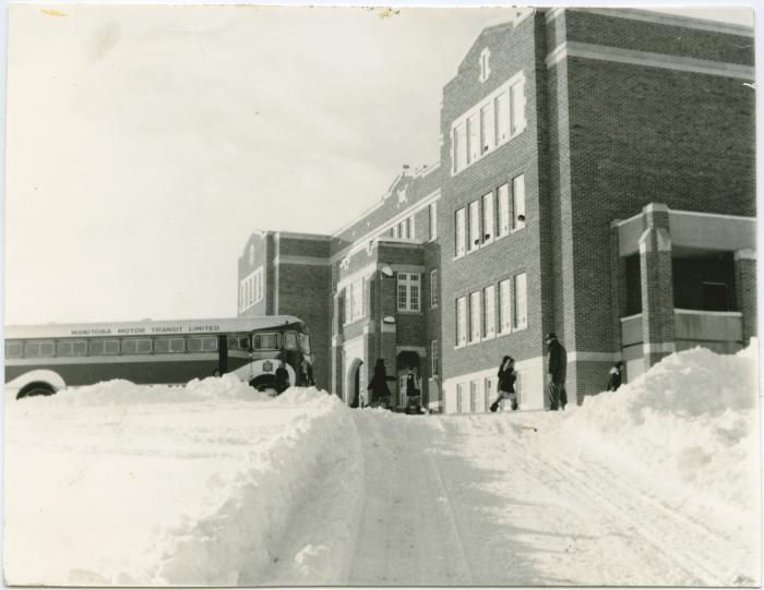 The school in winter. Brandon schoolbus