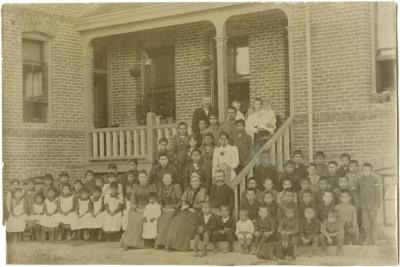 Staff and pupils of the Coqualeetza Institute