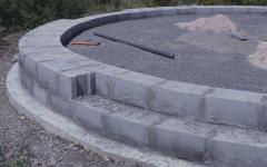 Low circular stone wall [of Apology Cairn]